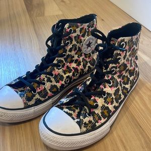 Converse cta high top- like new, size 6